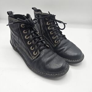 Clarks combat shoes style size 6M leather upper